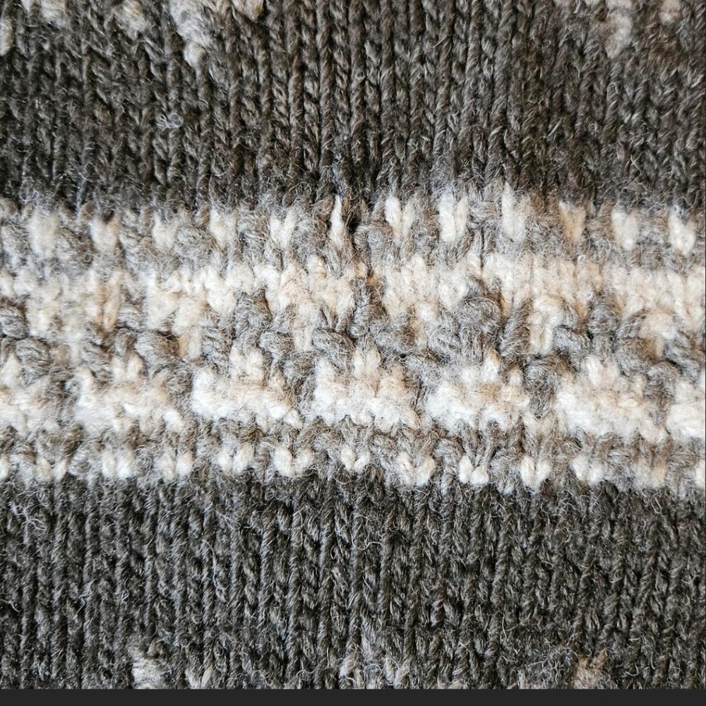Women's Wool Patterned Sweater - image 3